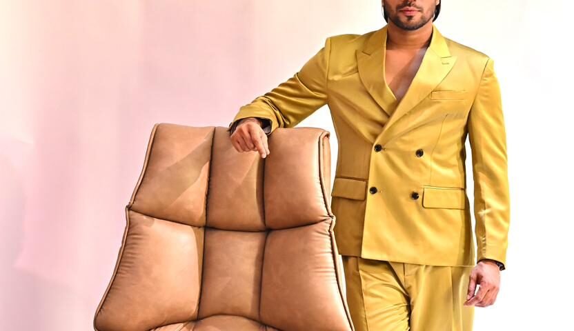 Lights dim… anticipation builds… and one name commands the moment—Joseph Tenson Stanly.