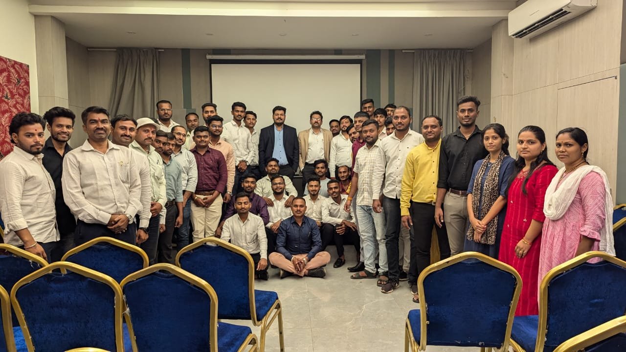 Young Entrepreneurs Sachin Birhade and Dr. Gayatri Phadke Lead a Digital Transformation Movement Across India