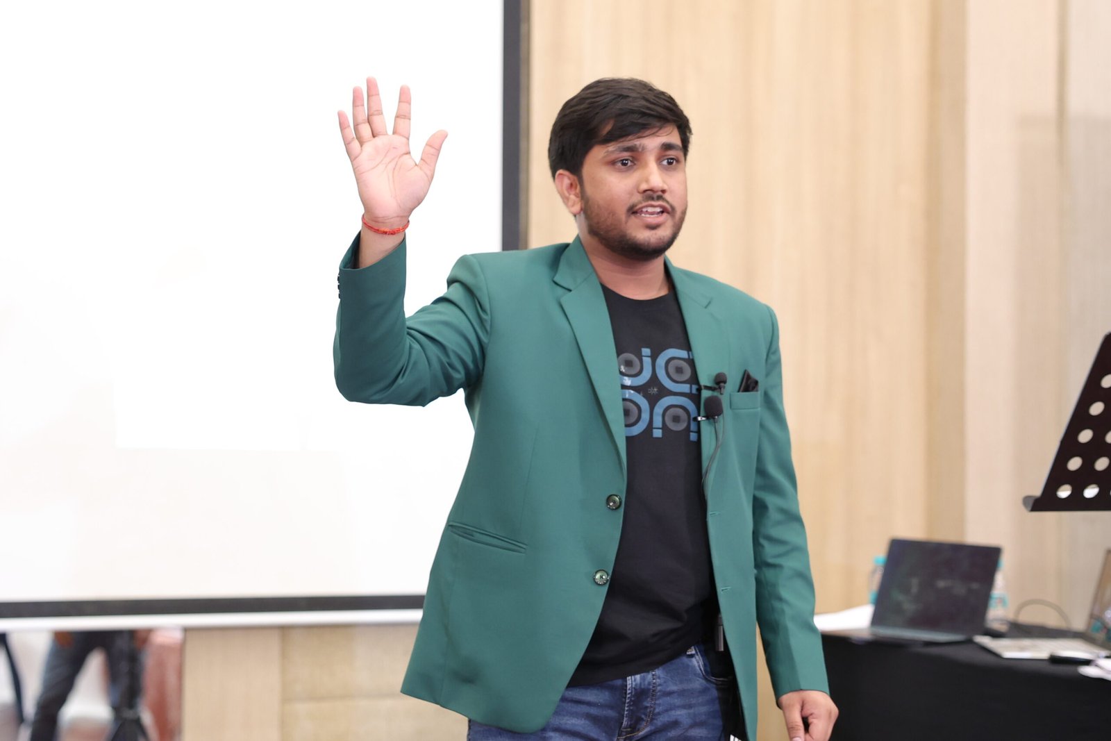 “From Chasing Clients to Attracting Them: How Durvesh Yadav Is Redefining Sales for Indian Entrepreneurs”